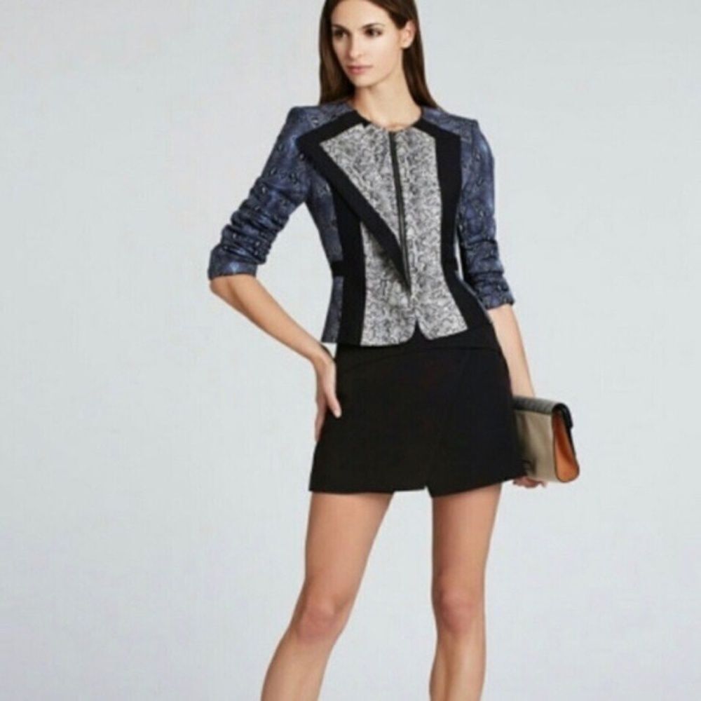 BCBGMaxAzria Edward Black/Blue/White Snake Print Zip Front Blazer Sz M‎